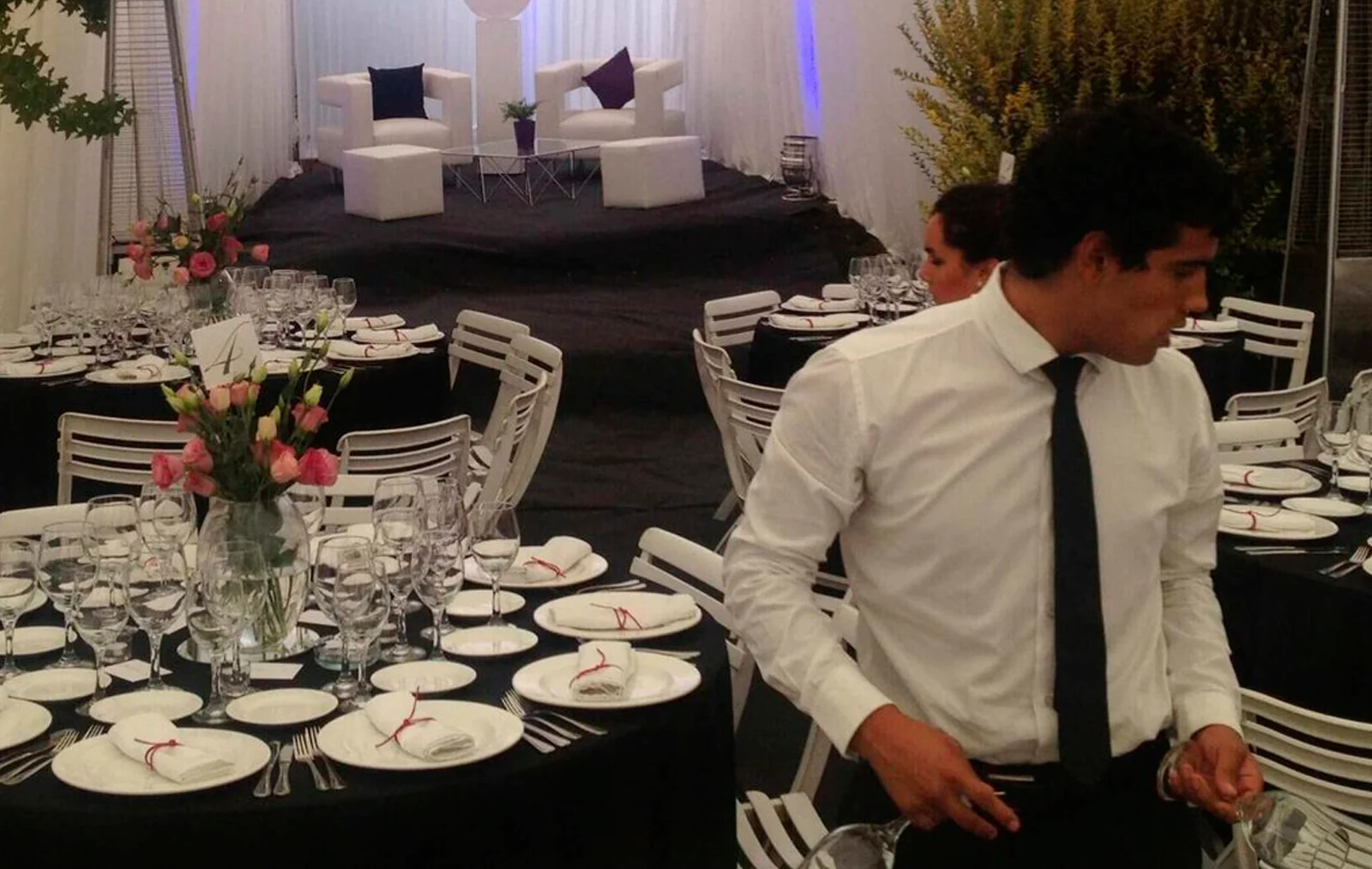 CATERING SANTIAGO SERVICIO A DOMICILIO Revicion-de-mesas-previa-Matrimonio